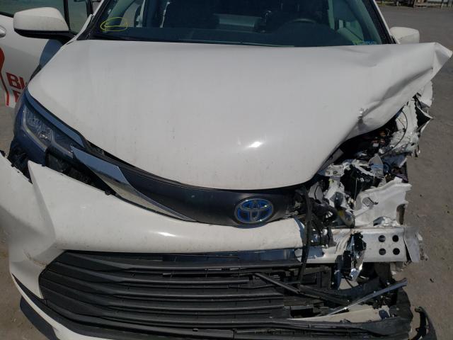 Photo 6 VIN: 5TDKRKEC8MS011392 - TOYOTA SIENNA LE 