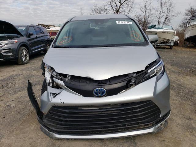 Photo 4 VIN: 5TDKRKEC8MS064707 - TOYOTA SIENNA LE 