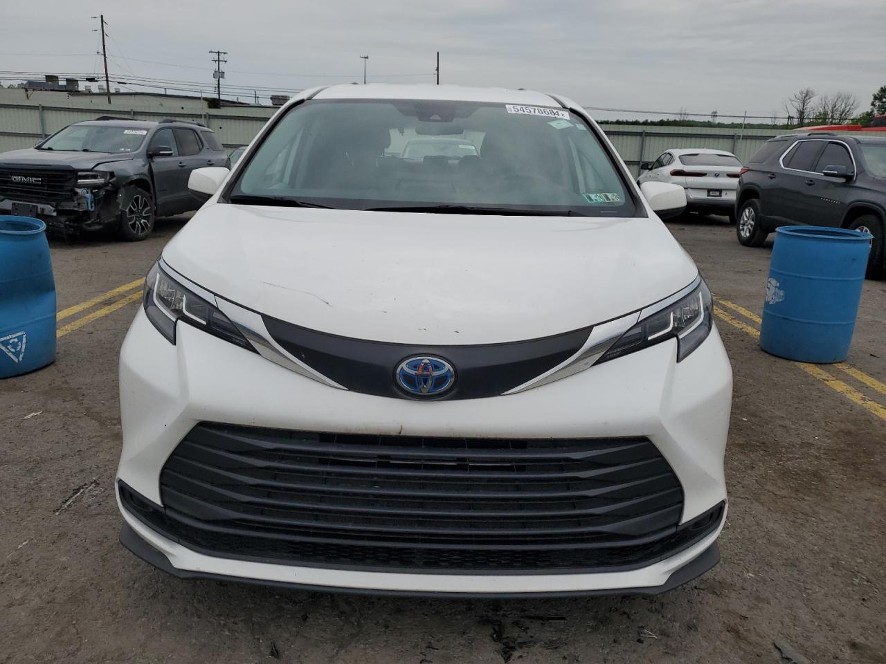 Photo 4 VIN: 5TDKRKEC8NS120243 - TOYOTA SIENNA 