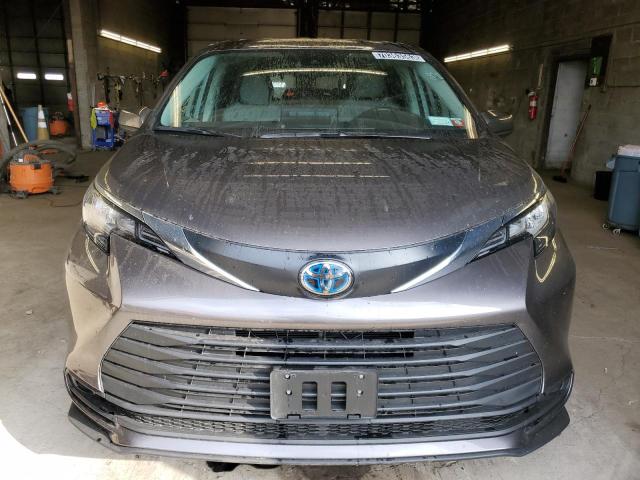 Photo 4 VIN: 5TDKRKEC8PS166271 - TOYOTA SIENNA LE 