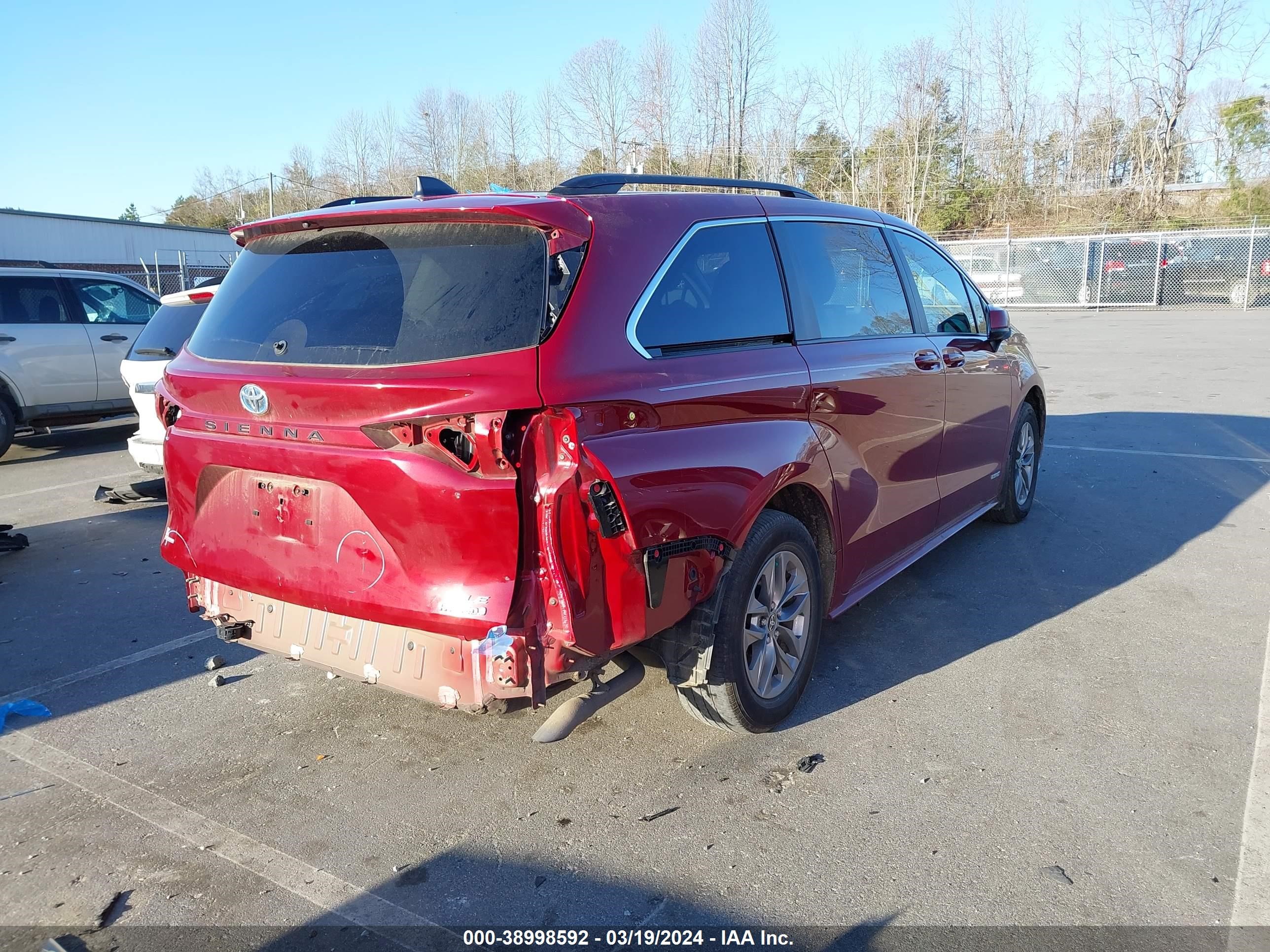 Photo 3 VIN: 5TDKRKEC9MS006329 - TOYOTA SIENNA 