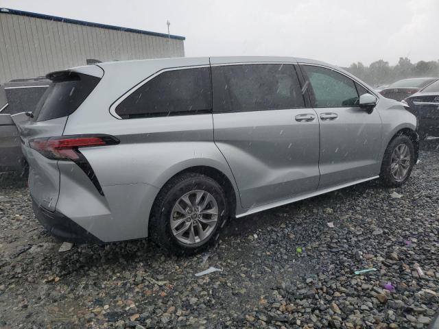 Photo 2 VIN: 5TDKRKEC9NS091044 - TOYOTA SIENNA LE 