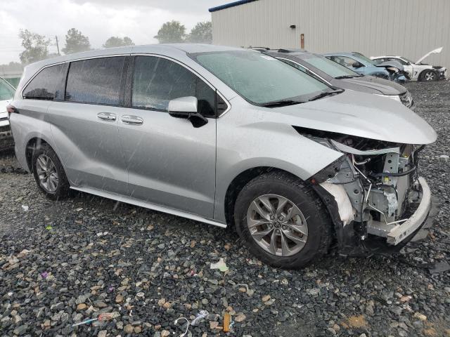 Photo 3 VIN: 5TDKRKEC9NS091044 - TOYOTA SIENNA LE 