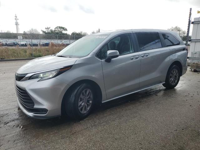 Photo 0 VIN: 5TDKRKEC9PS173262 - TOYOTA SIENNA LE 