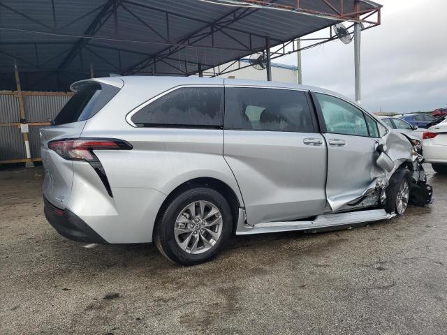 Photo 2 VIN: 5TDKRKEC9PS173262 - TOYOTA SIENNA LE 