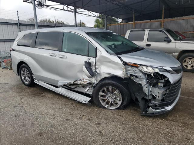 Photo 3 VIN: 5TDKRKEC9PS173262 - TOYOTA SIENNA LE 