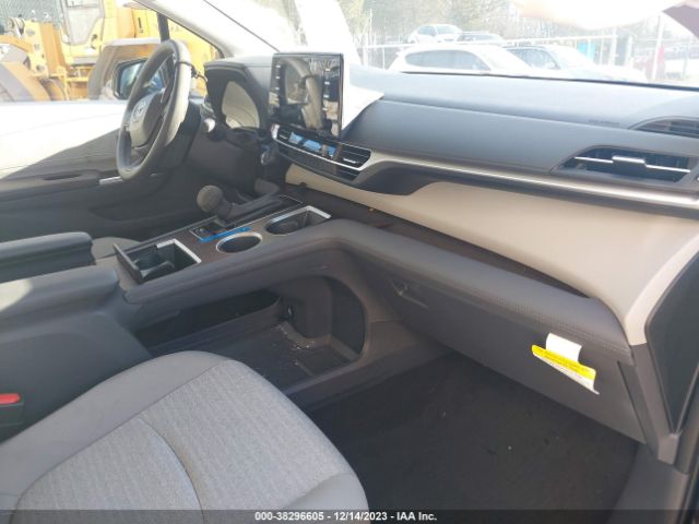 Photo 4 VIN: 5TDKRKEC9PS173584 - TOYOTA SIENNA 