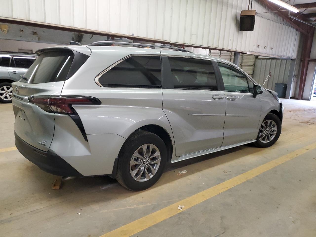 Photo 2 VIN: 5TDKRKEC9PS176968 - TOYOTA SIENNA 