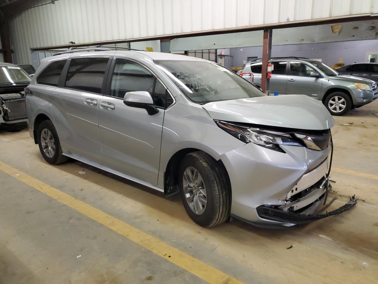 Photo 3 VIN: 5TDKRKEC9PS176968 - TOYOTA SIENNA 