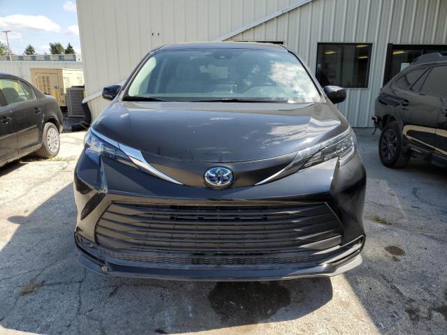 Photo 4 VIN: 5TDKRKEC9RS196477 - TOYOTA SIENNA LE 