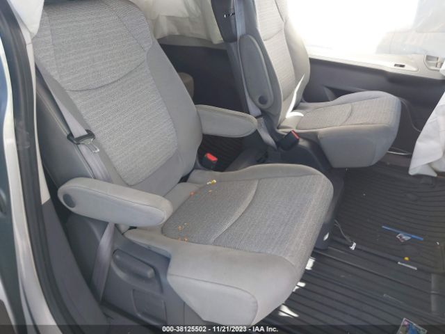 Photo 7 VIN: 5TDKRKECHMS047759 - TOYOTA SIENNA 