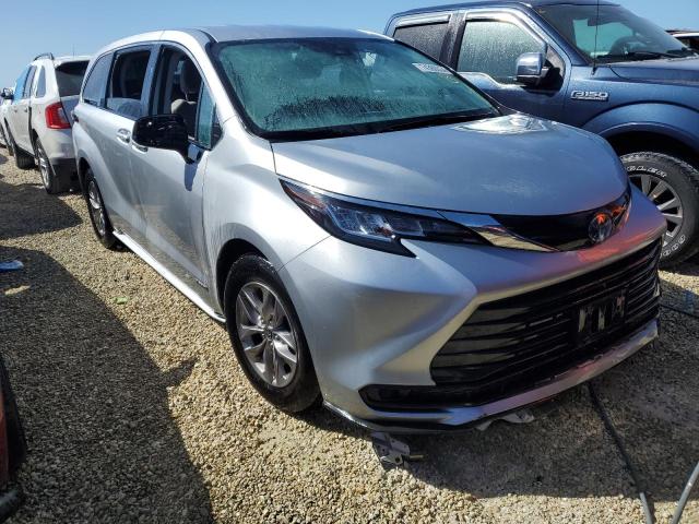 Photo 3 VIN: 5TDKRKECXMS044300 - TOYOTA SIENNA LE 