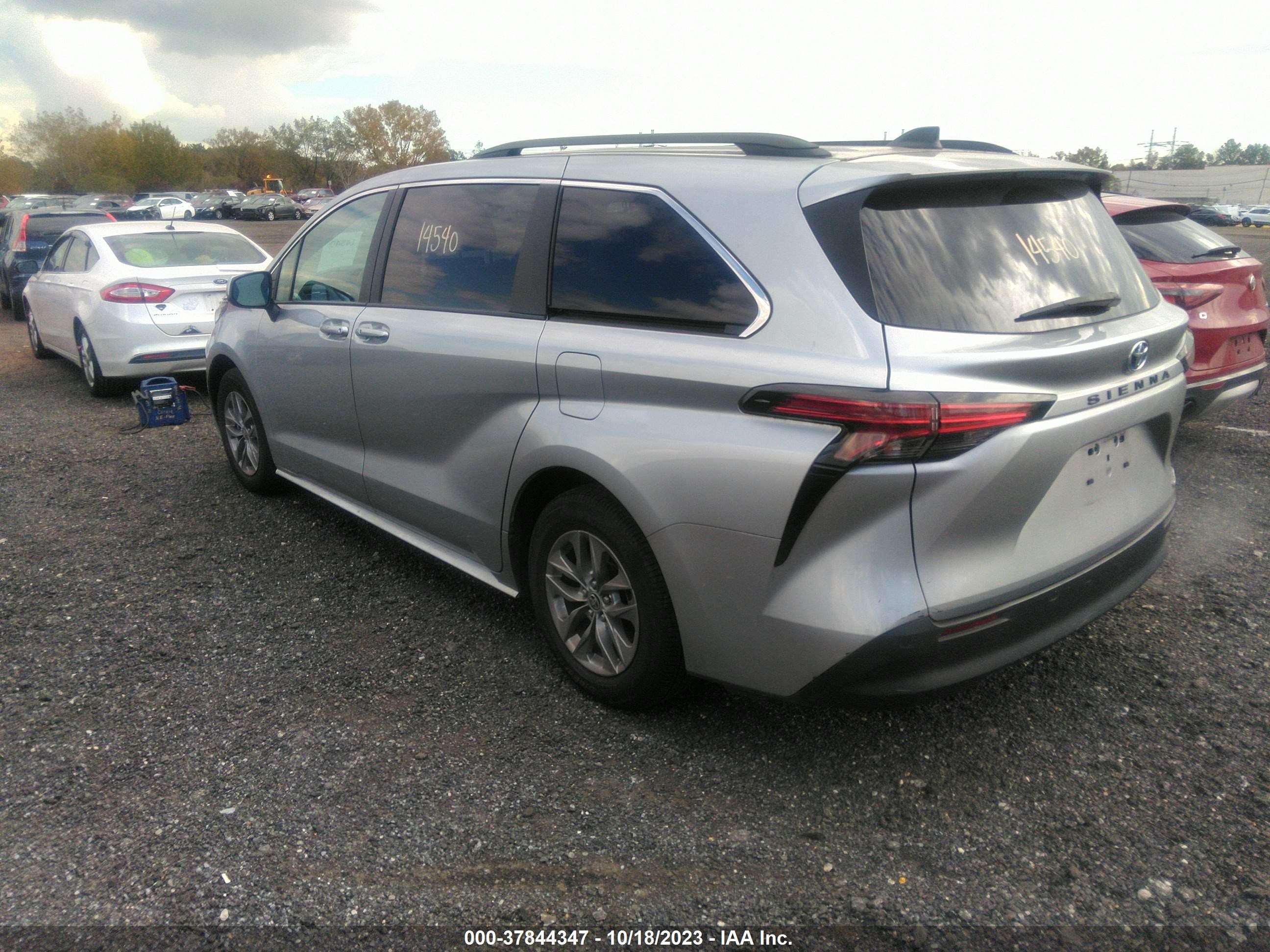 Photo 2 VIN: 5TDKRKECXNS116100 - TOYOTA SIENNA 