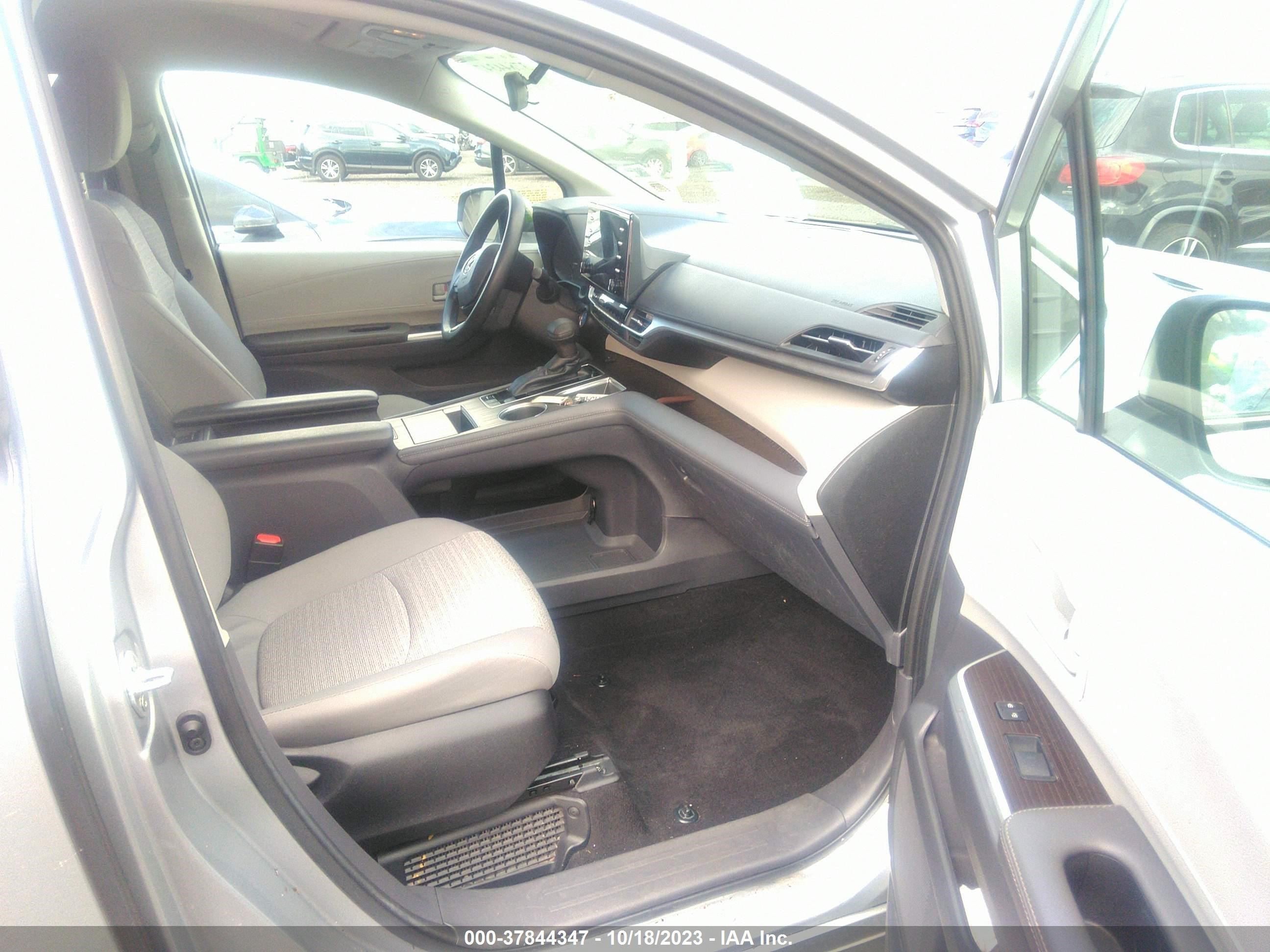 Photo 4 VIN: 5TDKRKECXNS116100 - TOYOTA SIENNA 