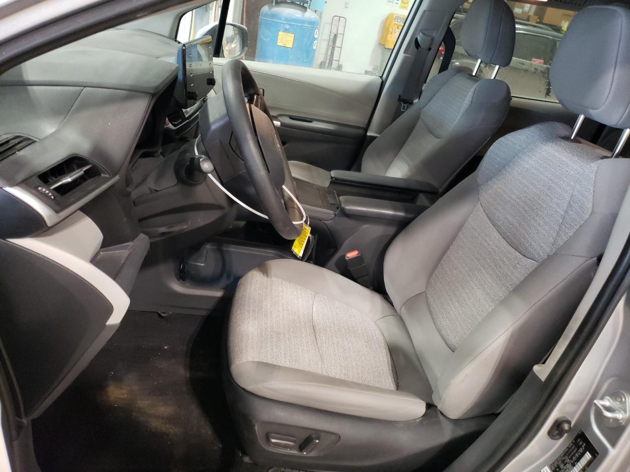 Photo 6 VIN: 5TDKSKFC0NS059263 - TOYOTA SIENNA 