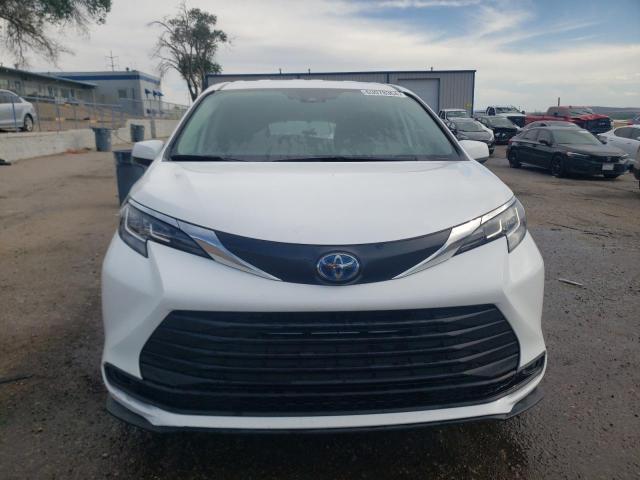 Photo 4 VIN: 5TDKSKFC1NS063256 - TOYOTA SIENNA LE 