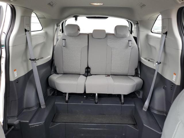 Photo 9 VIN: 5TDKSKFC3NS060116 - TOYOTA SIENNA LE 