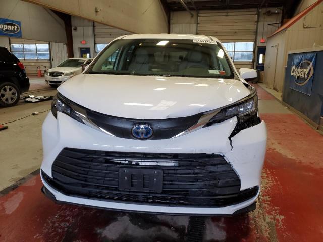 Photo 4 VIN: 5TDKSKFC6MS040229 - TOYOTA SIENNA LE 