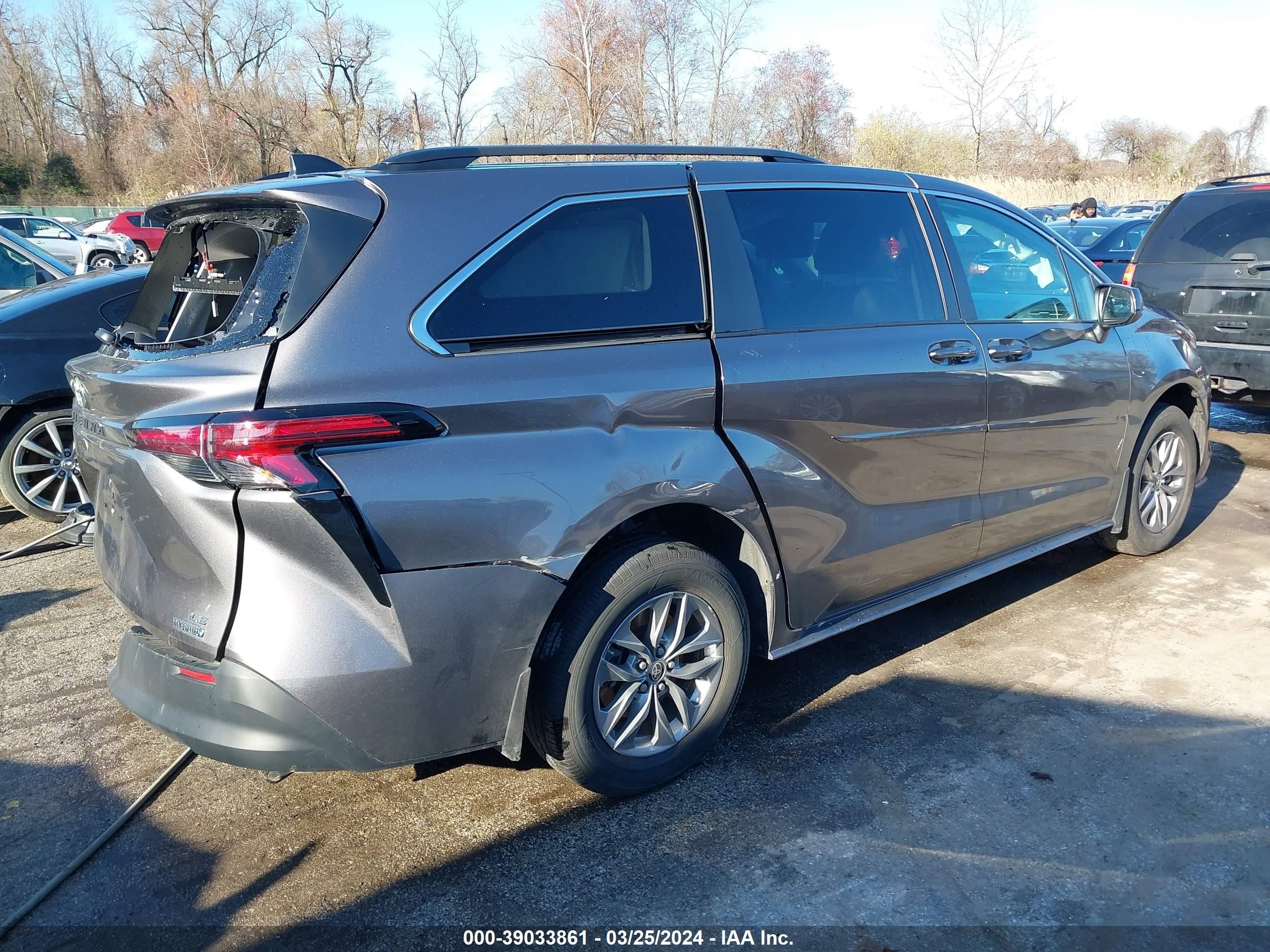 Photo 3 VIN: 5TDKSKFC7NS044288 - TOYOTA SIENNA 