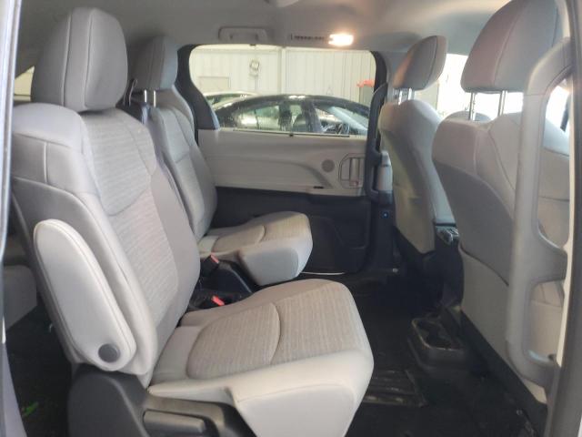 Photo 10 VIN: 5TDKSKFC8NS073668 - TOYOTA SIENNA LE 