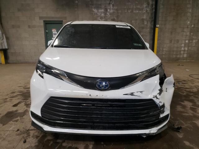 Photo 4 VIN: 5TDKSKFC8RS111034 - TOYOTA SIENNA LE 