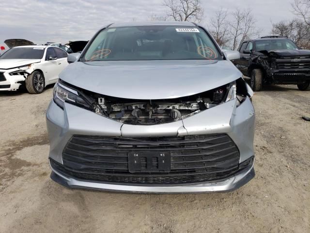 Photo 4 VIN: 5TDKSKFCXNS065572 - TOYOTA SIENNA LE 