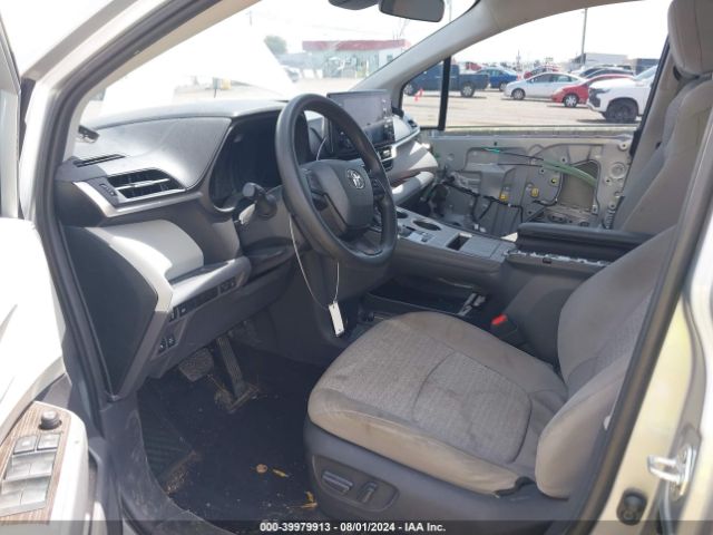 Photo 4 VIN: 5TDKSKFCXNS071159 - TOYOTA SIENNA LE 