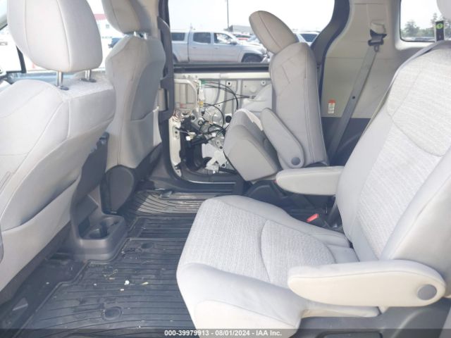 Photo 7 VIN: 5TDKSKFCXNS071159 - TOYOTA SIENNA LE 