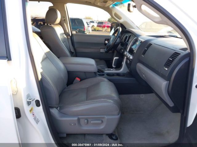 Photo 4 VIN: 5TDKY5G11BS031447 - TOYOTA SEQUOIA 