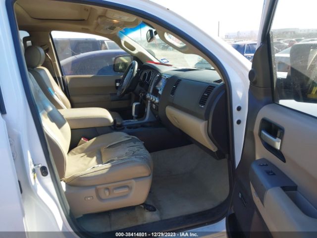 Photo 4 VIN: 5TDKY5G14AS025348 - TOYOTA SEQUOIA 