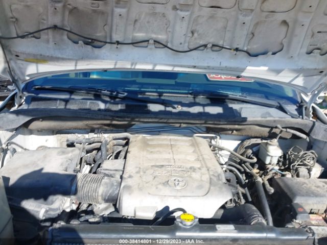 Photo 9 VIN: 5TDKY5G14AS025348 - TOYOTA SEQUOIA 