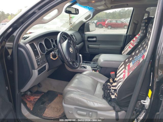 Photo 4 VIN: 5TDKY5G1XBS032127 - TOYOTA SEQUOIA 