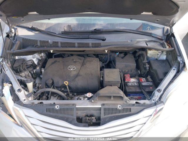 Photo 9 VIN: 5TDKZ3DC0HS787867 - TOYOTA SIENNA 