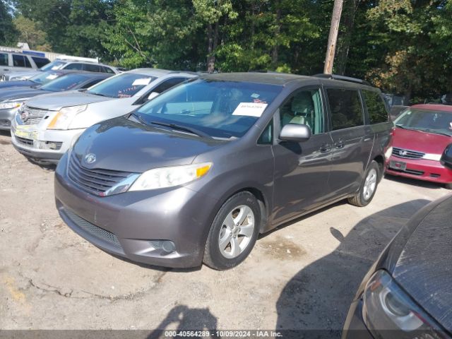 Photo 1 VIN: 5TDKZ3DC0HS795192 - TOYOTA SIENNA 