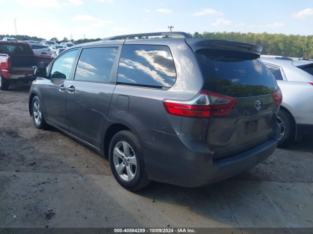 Photo 2 VIN: 5TDKZ3DC0HS795192 - TOYOTA SIENNA 