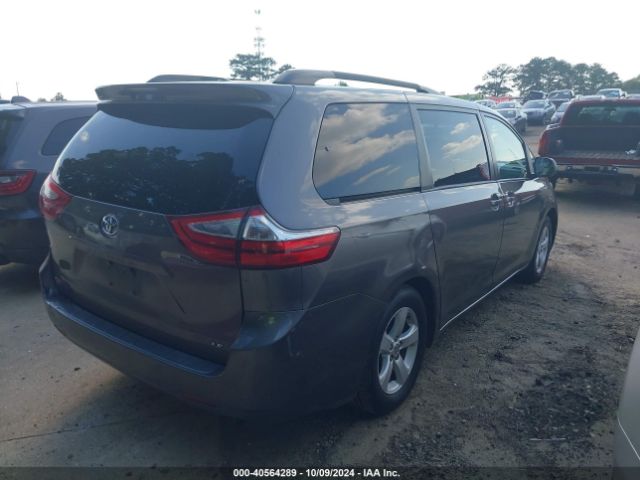 Photo 3 VIN: 5TDKZ3DC0HS795192 - TOYOTA SIENNA 