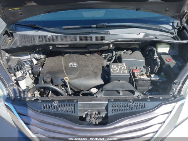 Photo 9 VIN: 5TDKZ3DC0HS795192 - TOYOTA SIENNA 