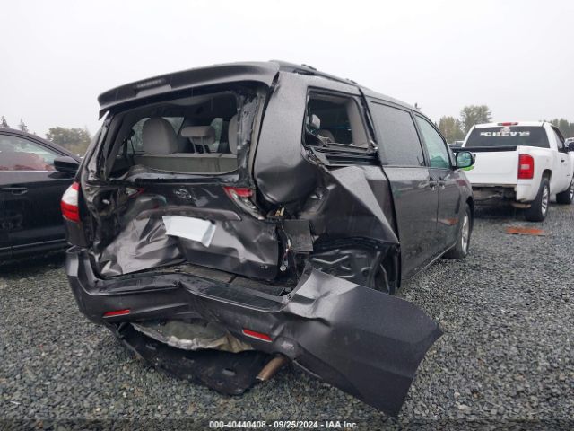 Photo 3 VIN: 5TDKZ3DC0HS810550 - TOYOTA SIENNA 