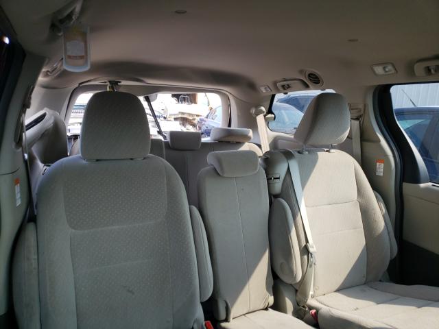 Photo 5 VIN: 5TDKZ3DC0HS818678 - TOYOTA SIENNA LE 