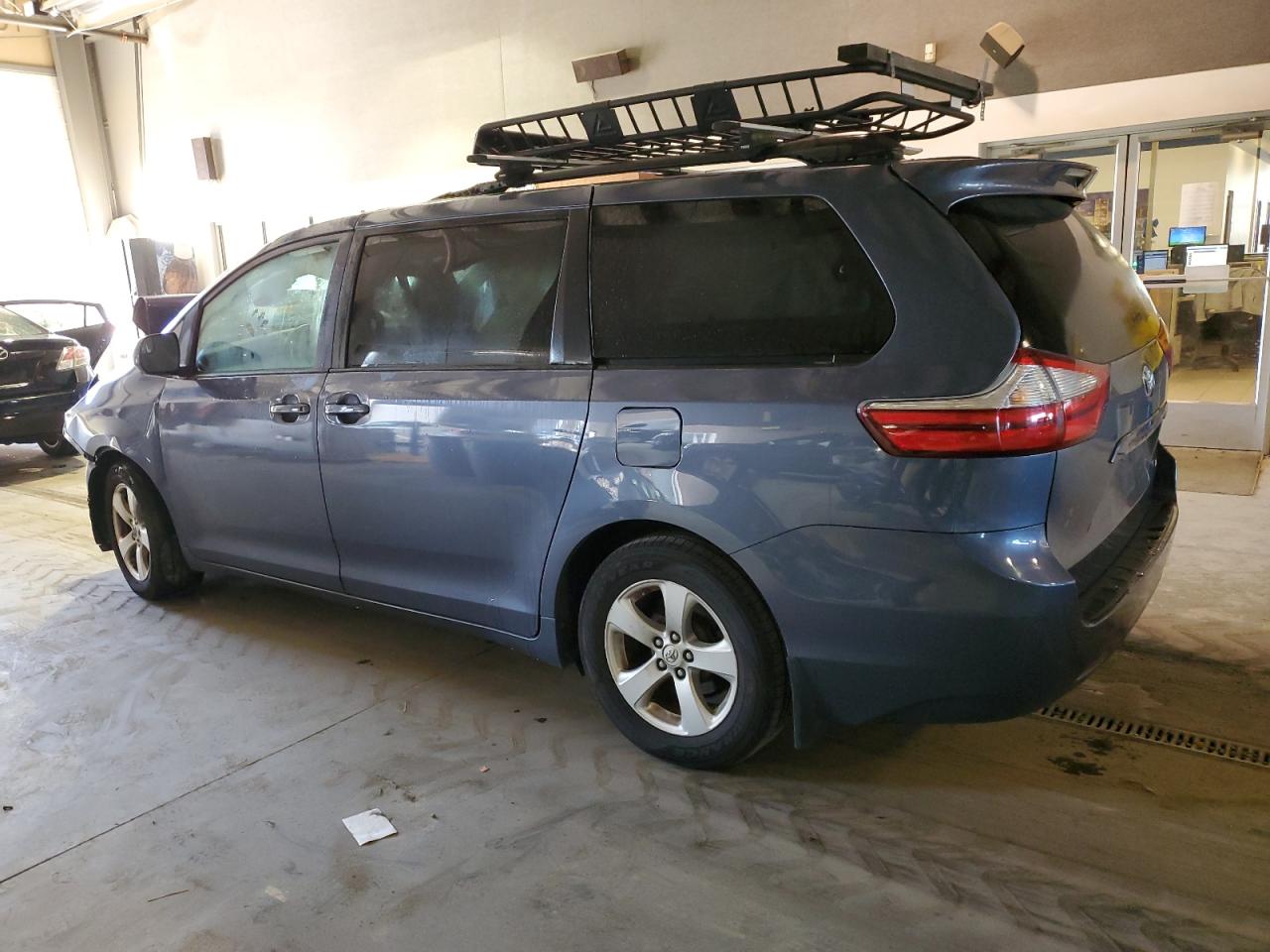 Photo 1 VIN: 5TDKZ3DC0HS820494 - TOYOTA SIENNA 