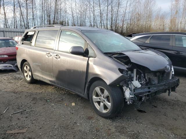 Photo 3 VIN: 5TDKZ3DC0HS822309 - TOYOTA SIENNA LE 