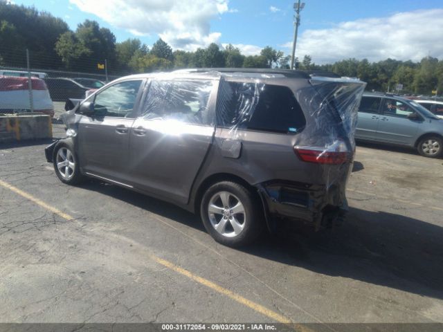 Photo 2 VIN: 5TDKZ3DC0HS827591 - TOYOTA SIENNA 