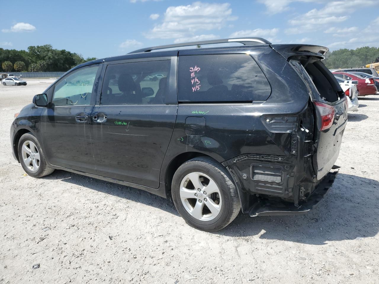 Photo 1 VIN: 5TDKZ3DC0HS828921 - TOYOTA SIENNA 