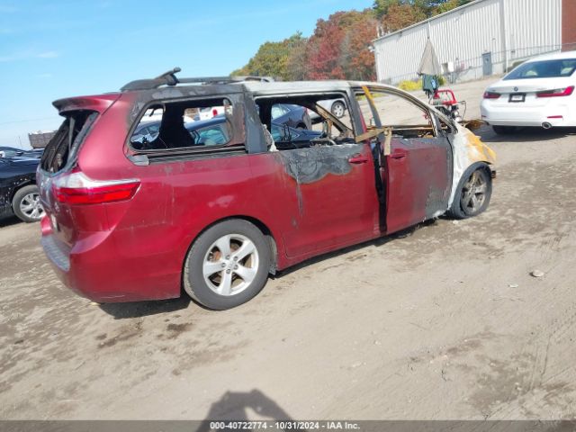 Photo 3 VIN: 5TDKZ3DC0HS842561 - TOYOTA SIENNA 