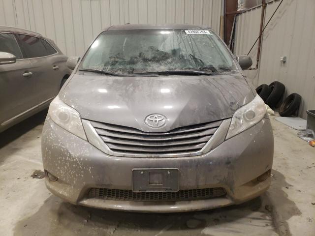 Photo 4 VIN: 5TDKZ3DC0HS868612 - TOYOTA SIENNA LE 