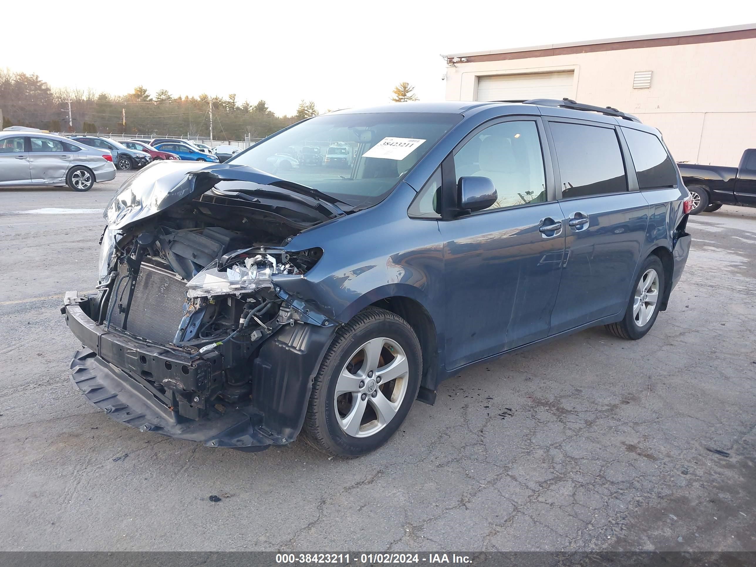 Photo 1 VIN: 5TDKZ3DC0HS885829 - TOYOTA SIENNA 