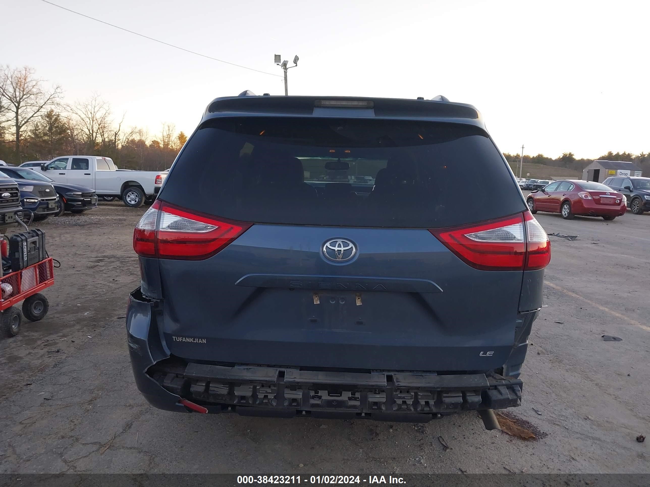 Photo 16 VIN: 5TDKZ3DC0HS885829 - TOYOTA SIENNA 