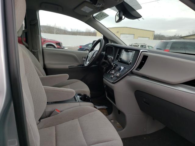 Photo 4 VIN: 5TDKZ3DC0JS948403 - TOYOTA SIENNA LE 