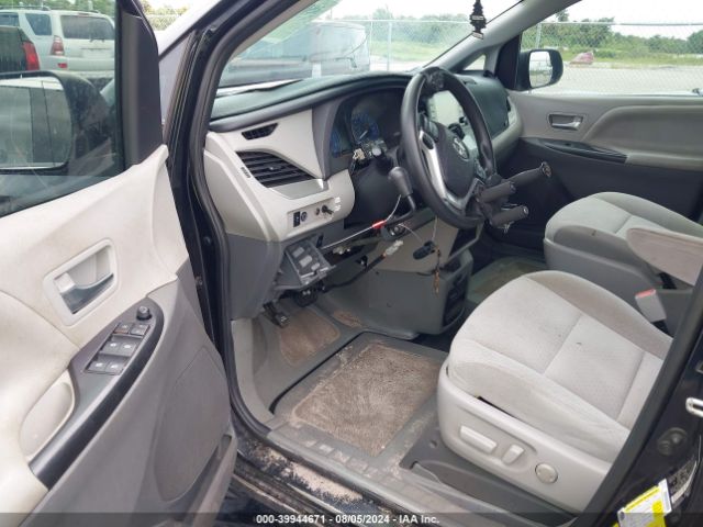 Photo 4 VIN: 5TDKZ3DC0LS057577 - TOYOTA SIENNA 