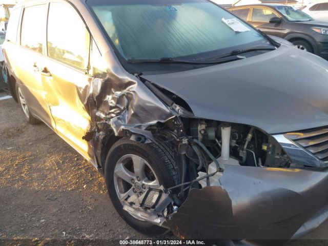 Photo 5 VIN: 5TDKZ3DC1HS781835 - TOYOTA SIENNA 